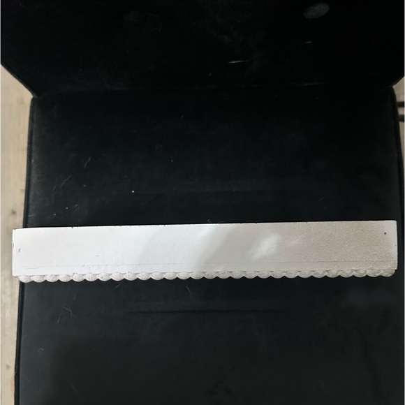 Hello gorgeous decor - Picture 2 of 2